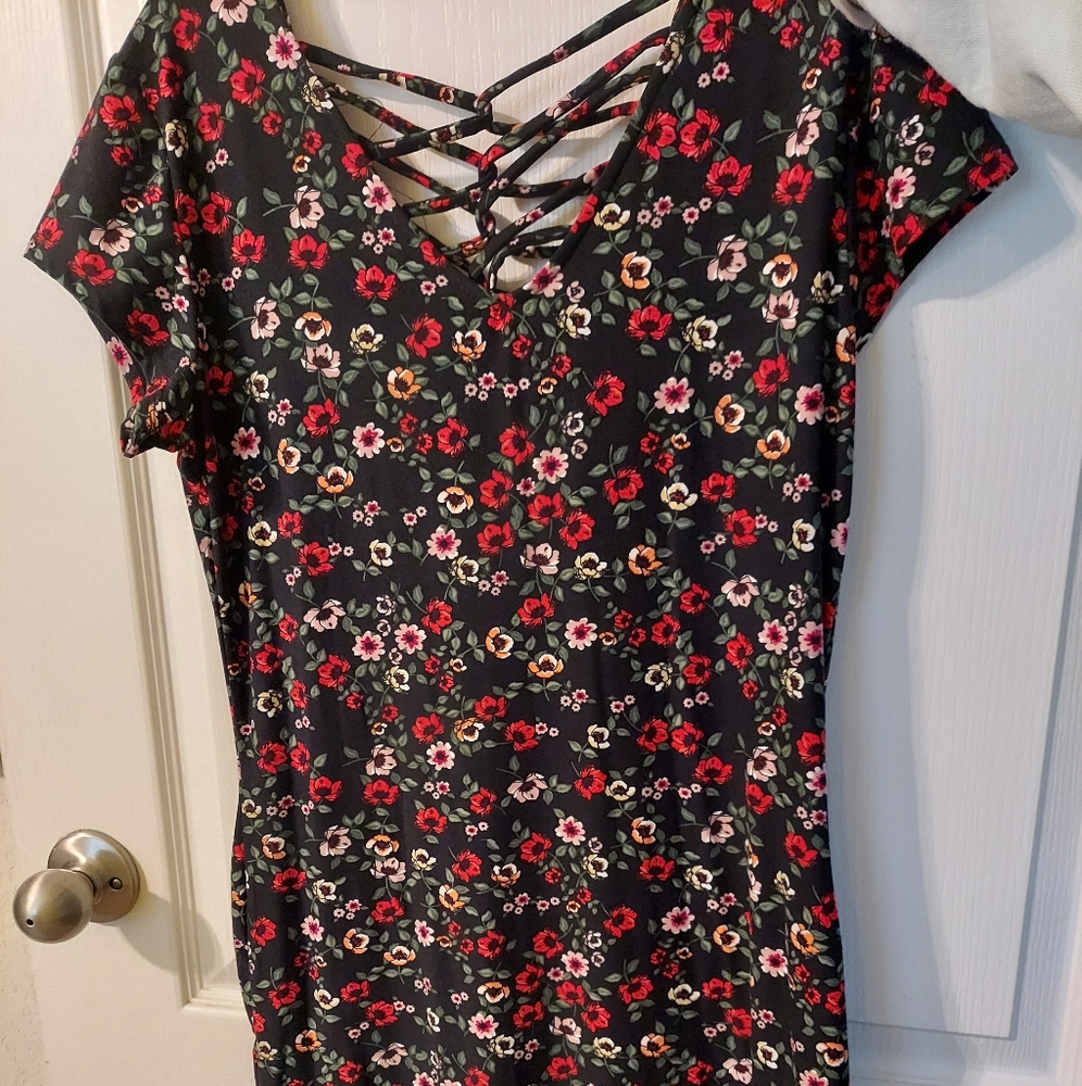 Floral summer dress. Size Large. Unknown brand (tag removed when bought).